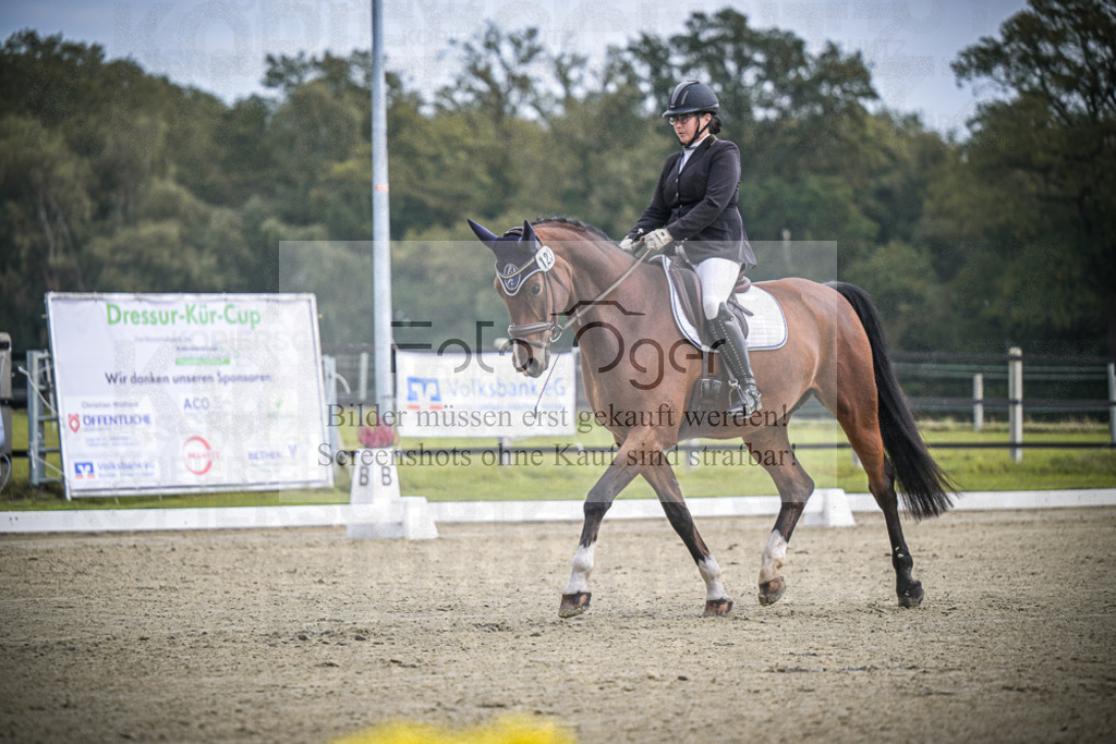 DOS_B477 | Entdecke hochwertige Reitturnierfotos von Foto Oger. Professionell, emotional und authentisch – jetzt Lieblingsmomente im Shop bestellen.Deutschlandweite Turnierfotografie. - Realisiert mit Pictrs.com