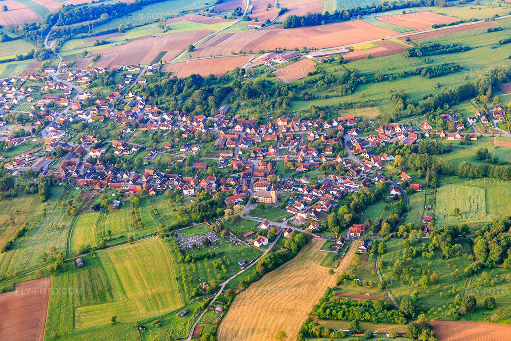 Aerial view: View of the town from the northwest in Preuschdorf in the state Bas-Rhin, France. – Photo: IMG_113972.jpg taken on 05/23/2019 by Werner Riehm/FLY-FOTO.com – Resolution of the original: 5472 x 3648 px