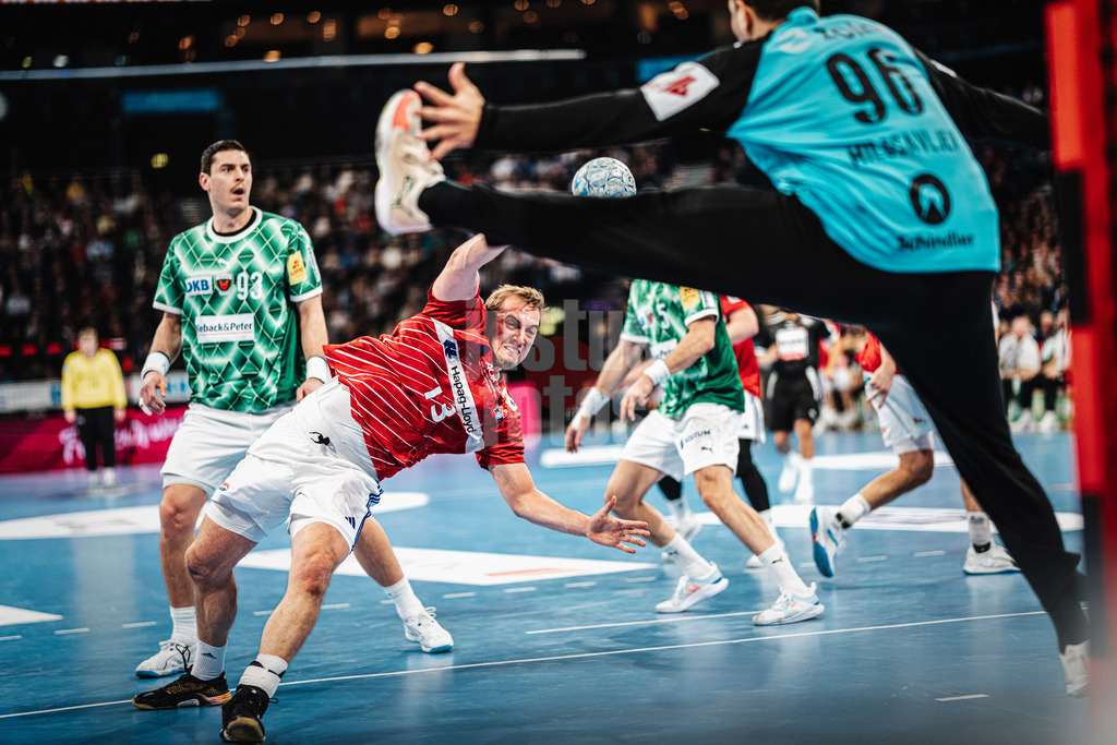 Handball | Männer | Saison 2024/2025 | DAIKIN Handball-Bundesliga | 10. Spieltag || Handball Sport Verein Hamburg vs. Füchse Berlin | 18.11.2024 | Niklas Weller (#13, Handball Sport Verein Hamburg) beim Wurf