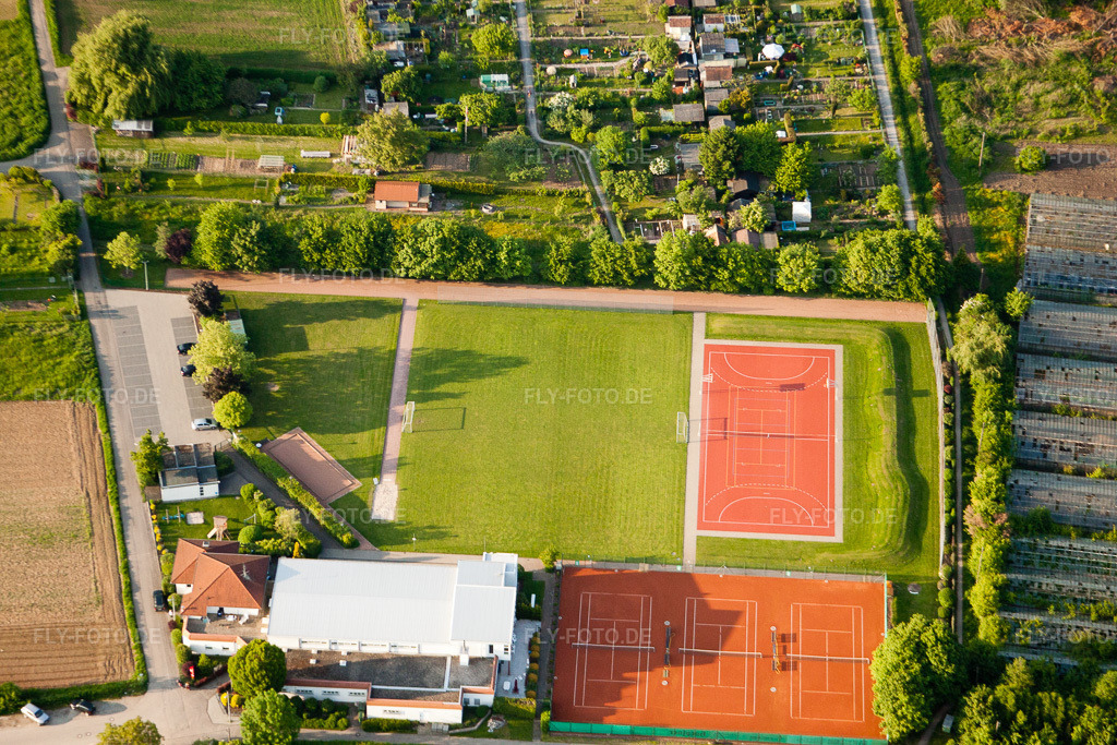Luftbild: Durlach-Aue, Sportplatz im Ortsteil Durlach in Karlsruhe im Bundesland Baden-Württemberg in Deutschland. Foto: IMG_27471.jpg vom 23.05.2010 durch Werner Riehm/FLY-FOTO.de
