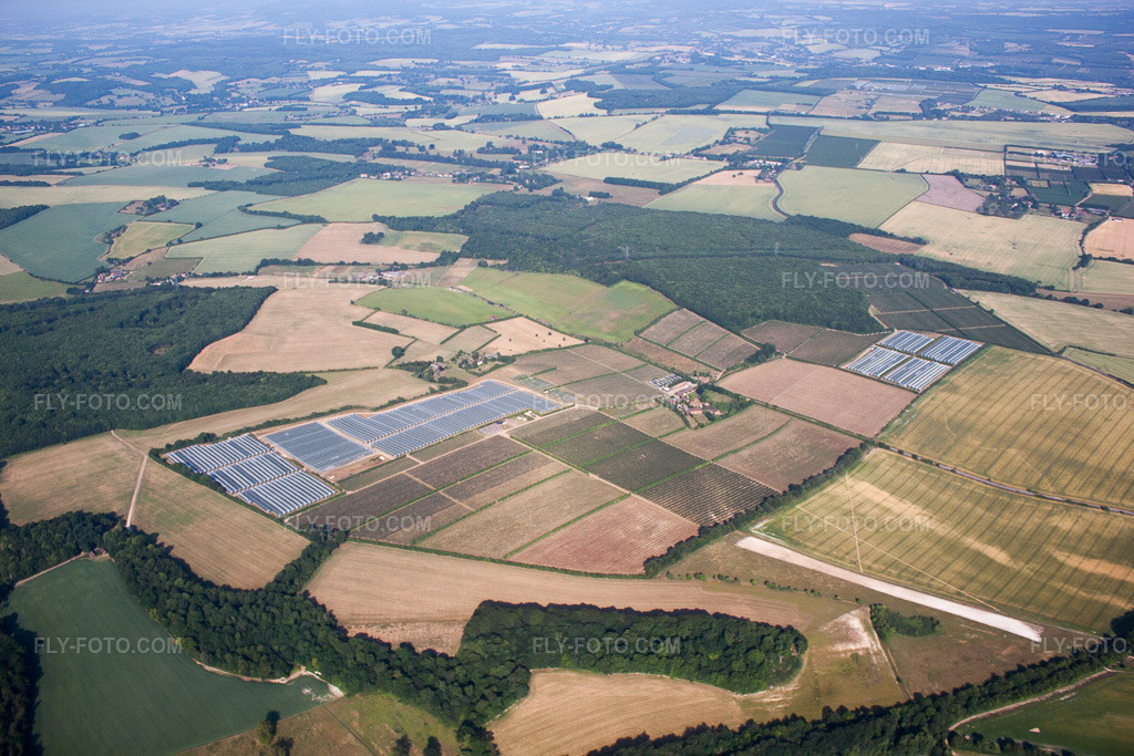 Aerial view: View of the town in Bishopsbourne in the state England, Great Britain. – Photo: IMG_58602.jpg taken on 07/18/2013 by Werner Riehm/FLY-FOTO.com – Resolution of the original: 4752 x 3168 px