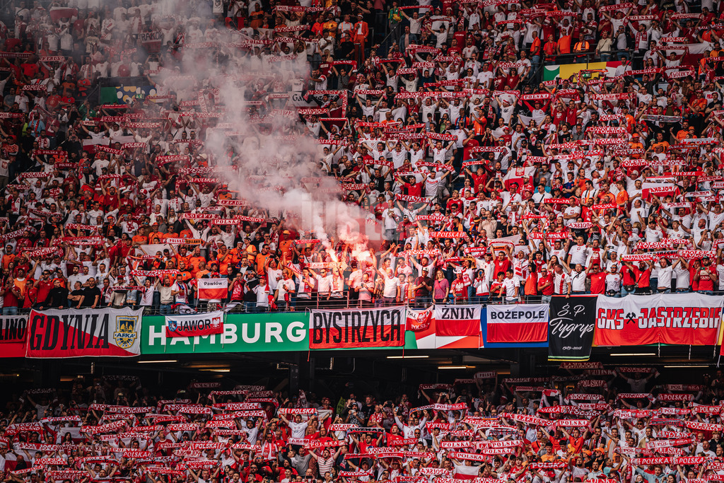 Fußball | Herren | UEFA-Fußball-Europameisterschaft 2024 | Gruppe D | Polen vs. Niederlande | 16.06.2024 | Fans aus Polen zünden Pyrotechnik