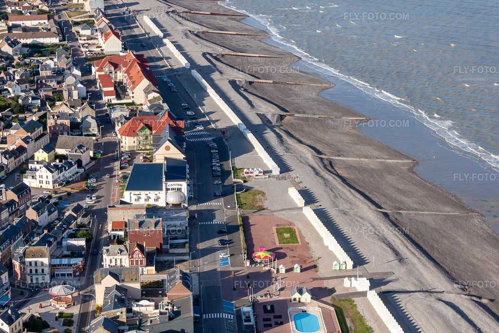 Aerial view: Sandy beach landscape on the coast of the English Channel in Cayeux-sur-Mer in the state Somme, France.Photo: IMG_70925.jpg taken on 08/24/2014 by Werner Riehm/FLY-FOTO.comResolution of the original: 4752 x 3168 px