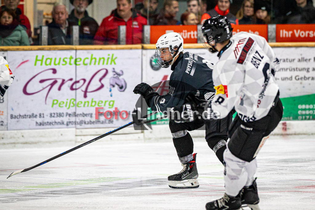 TSV Peißenberg MINERS gegen HC Landsberg RIVERKINGS | Eishockey Bayernliga Herren Vorrunde 2024/25, TSV Peißenberg MINERS gegen HC Landsberg RIVERKINGS, 20241108,Niklas KIENLE (MINERS 9) in Aktion,2024-11-08 in Peißenberg (Eisstadion Peißenberg)Niklas KIENLE (MINERS 9)Copyright: WolfgangxLindner