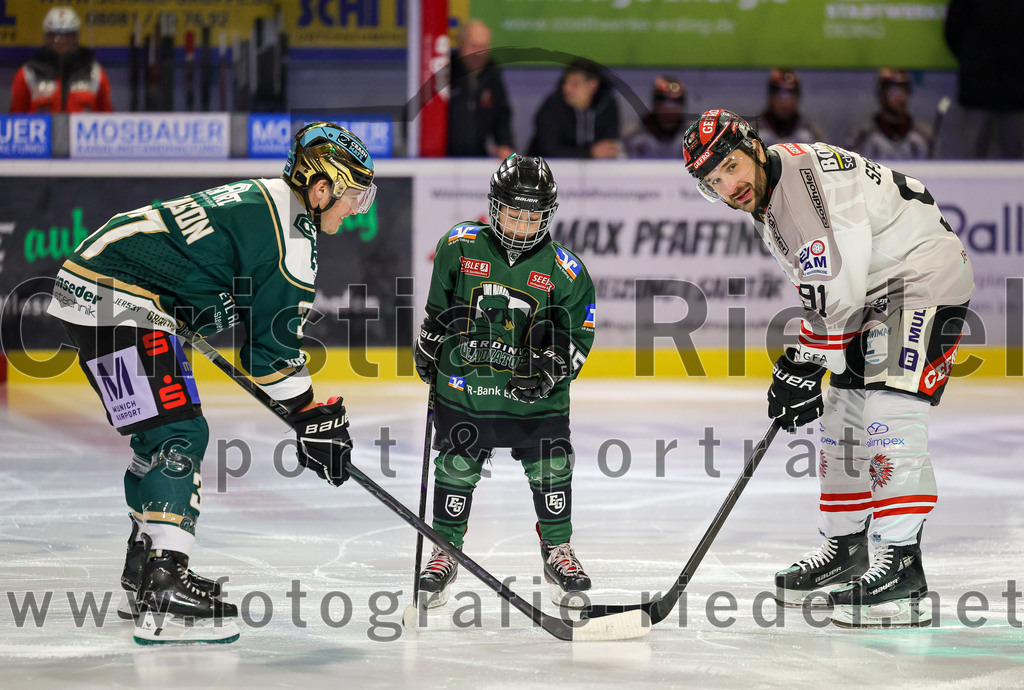2025-12-14_028_TSV_Erding_gegen_ECDC_Memmingen_Indians | Erding, Deutschland, 14.12.2025:Eishockey, Oberliga Süd 2025 / 2026, 26. Spieltag, TSV Erding gegen ECDC Memmingen Indians, Endergebnis: 1:2Foto: Christian Riedel / fotografie-riedel.net