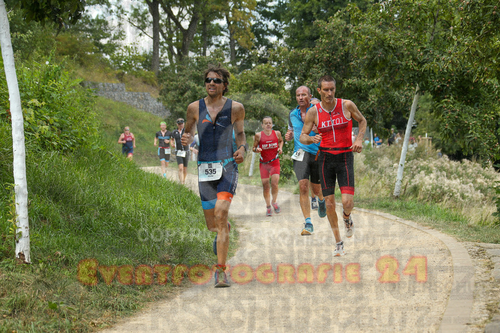 250824_1346_EX1_3583 | Sportfotografie im Rhein-Sieg Kreis, Köln, Bonn, NRW, Rheinland Pfalz, Hessen, etc. Unser Tätigkeitsfeld umfasst den Laufsport vom Volkslauf über den Marathon, Duathlon, Triathon bis zum Ultralauf wie Kölnpfad Ultra oder Schindertrail.