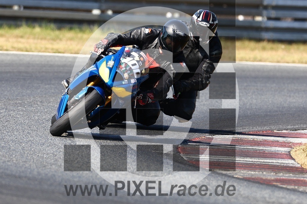 0338-20240904_01568 | Schöne Erinnerungen an spannende Momente - das festzuhalten ist unser Job. PIXELrace.de ist seit 2003 auf den Rennstrecken Europas unterwegs um die Action draußen beim Fahren und die wunderbare Stimmung imm Fahrerlager für euch einzufangen.