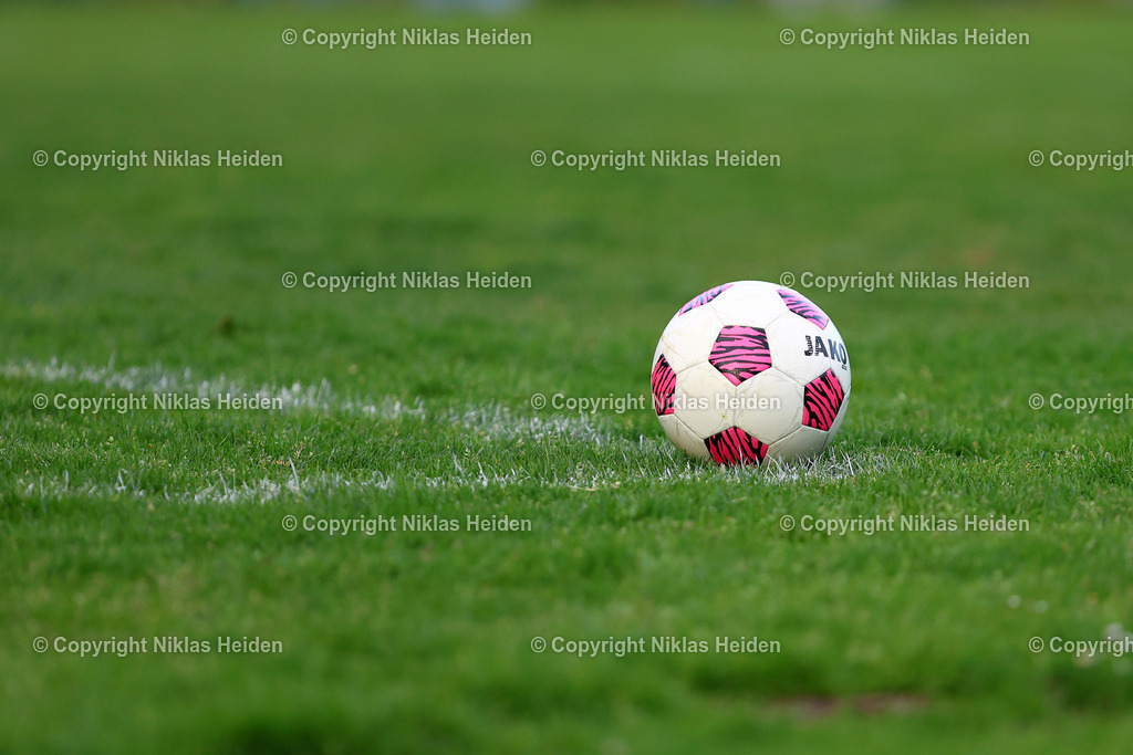 NH_HammUited_Concordia_LandesligaHansa_12052026 | Spielball im Amateurfussball.Fußball I Herren I Landesliga Hansa I Saison 2025-2026 I 20. Spieltag I Hamm United - Concordia I 12.05.2026 I Sportplatz Tribünenweg