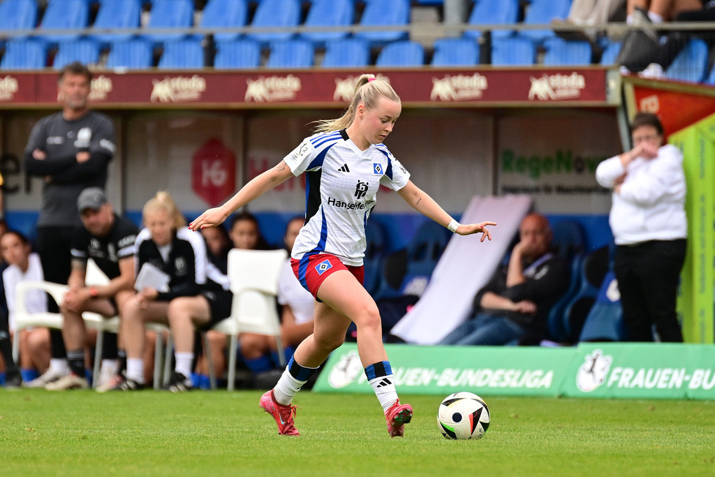 Fußball I Frauen I Saison 2024-2025 I 2. Bundesliga I 26. Spieltag I SV Meppen - Hamburger SV | Mia Büchele (17, Hamburger SV) - Realisiert mit Pictrs.com