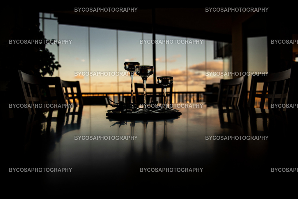 Silent Evening _ Reflections in Glass | Exklusive Fine Art Prints aus Zürich – hochwertige Stadt- und Landschaftsfotografien als Wandbilder. Entdecken Sie einzigartige Zürich-Fotos zum Ausdrucken - Realisiert mit Pictrs.com