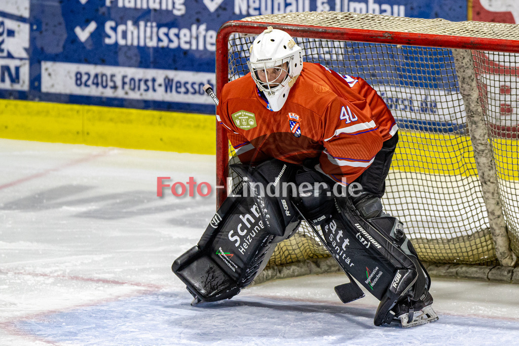 EC Peiting gegen SC Riessersee | Benefizspiel für Bad Bayersoien, EC Peiting gegen SC Riessersee,
Philipp Wieland (Mammuts Goali 40) in Aktion,
2023-10-24 in Peiting (Eisstadion)
40 Philipp Wieland (Mammuts Goali 40)
Copyright: WolfgangxLindner foto-lindner.de