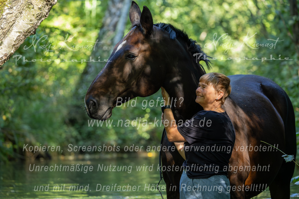 Auswahl_Photographie_Nadja_Kienast__IE_8456-Verbessert-RR | Ich biete Ihnen einzigartige und individuelle Fotoshootings mit Ihren Tieren.
In individuellen Coachings lernen Sie, wie sie von Ihrem Pferd, Ihrer Katze, Ihrem Hund oder einfach Ihrem persönlichen Lieblingstier eindrucksvolle Fotos machen können.