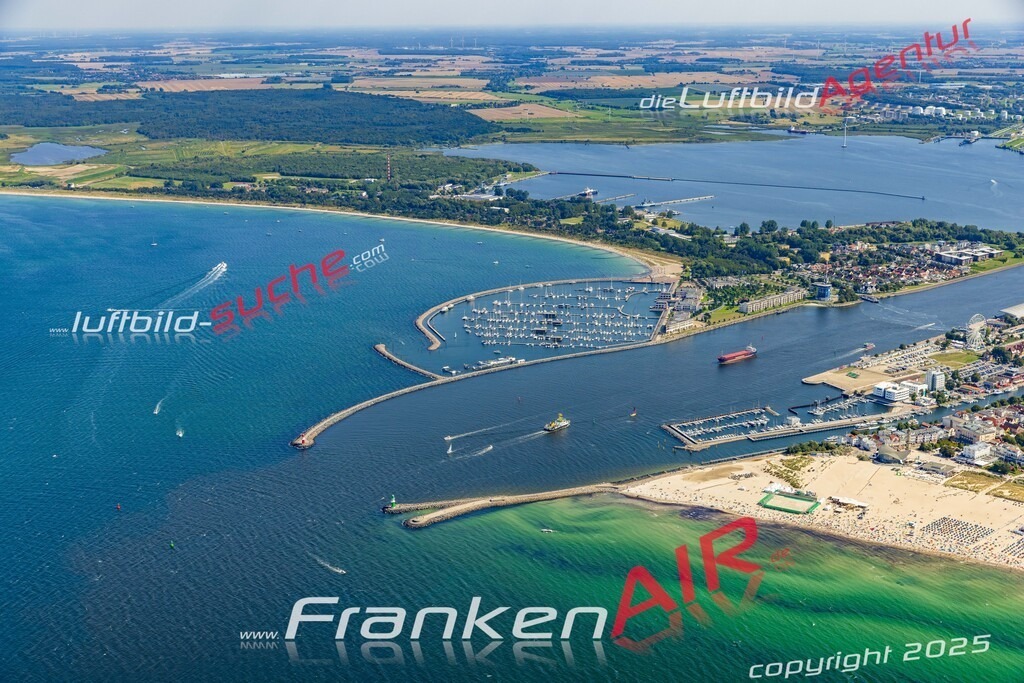 Luftaufnahme Warnemünde Rostock - Die Luftaufnahme wurde 2025 vom UL-Flugzeug heraus erstellt ( ohne Drohne ) - Hochauflösende Luftaufnahme - für professionelle Ausdrucke geeignet. Die Geschenkidee !Mit Lizenz und Bildrechte bestellbar