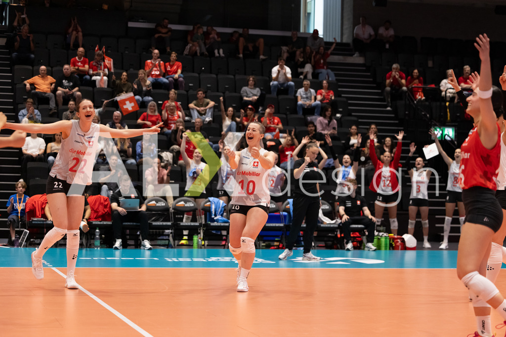 Georgia v Switzerland - CEV European League Women | KRIENS, SWITZERLAND - JUNE 12: FIONA MAEDER of Switzerland, ORIANE HÄMMERLI of Switzerland and FABIANA MOTTIS of Switzerland celebrating during the CEV European League match between Georgia and Switzerland at Pilatus Arena on June 12, 2026 in Kriens, Switzerland. - Realisiert mit Pictrs.com