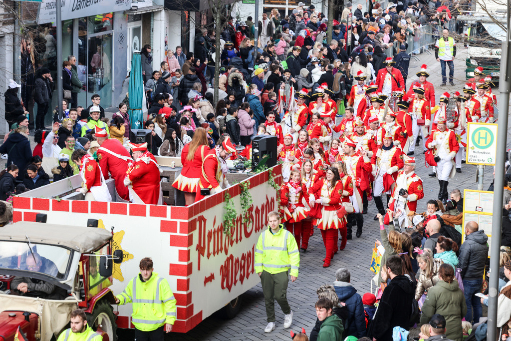 top-top.de 240212-067 | Foto, Video, Fotografie, Videografie, Fotobox, DJ, Discjockey, Musik, Musikbox, Veranstaltung, Photobooth, Amazon, Ebay, Buchtipp, Bestseller, Autor, Verlag, Buch, Wesel, Hamminkeln, NRW, Dinslaken, Rees, Drohne, Hochzeit, Party, Fotobox, Wesel, Fotograf