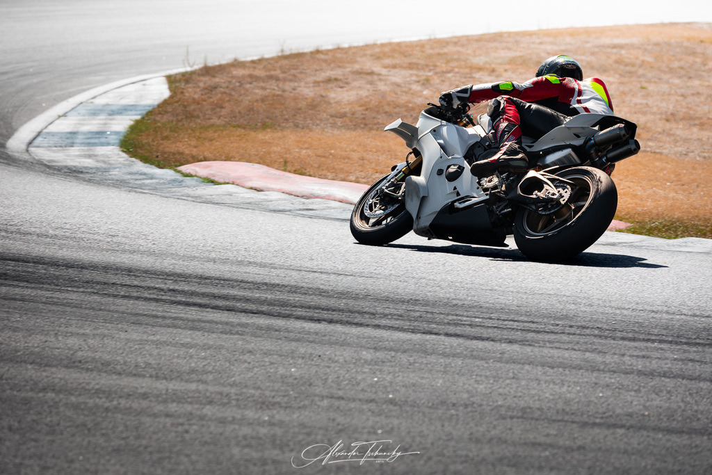 Ducati Trackday Hockenheimring 2026 | Entdecken Sie die faszinierende Welt von Alexander Tschuncky Arts: Kreative Fotografie, atemberaubende Automobilkunst und hochwertiger Bilderdruck. Lassen Sie sich inspirieren! - Realisiert mit Pictrs.com