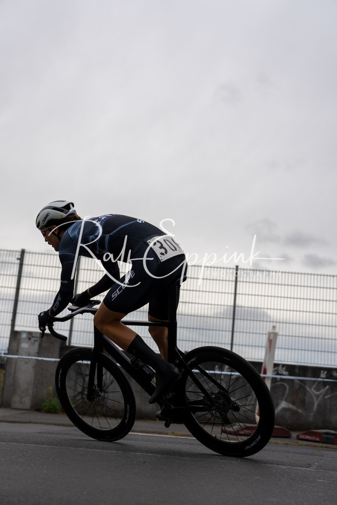 Ralf Eppink Photography 20250921_DSC08232 | Sportfotografie, Eventfotografie, Porträtfotografie, Radsport Fotograf, Triathlon Fotograf, Düsseldorf Fotograf, Köln Fotograf, Actionfotografie, Teamfotografie, Peoplefotografie, Business Portraits, Veranstaltungsfotografie, Reportagefotografie - Realisiert mit Pictrs.com