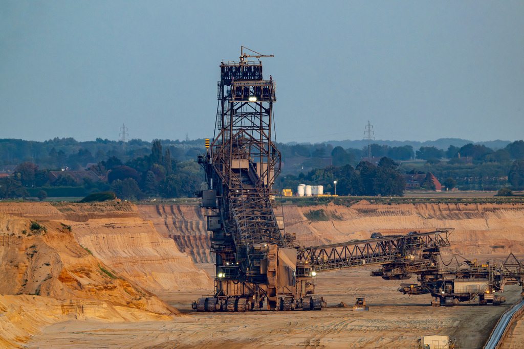 Tagebau Garzweiler - 1.9.2024 | Entdecke exklusive Fotografie im muebri Shop: Stimmungsvolle Motive  Naturaufnahmen und mehr. Jetzt hochwertige Wandbilder und Fotoabzüge online kaufen! - Realisiert mit Pictrs.com