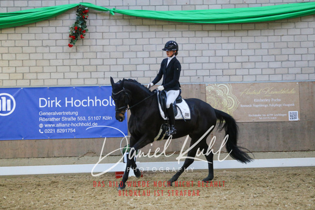 IMG_2921 | Turnierfotos kaufen im Webshop von Daniel Kuhl Photography – entdecke professionelle Reitsportfotos aus Turnieren & Events. Hochwertige Turnierbilder online bestellen & sichern. Jetzt Fotos von Reitsportturnieren kaufen!