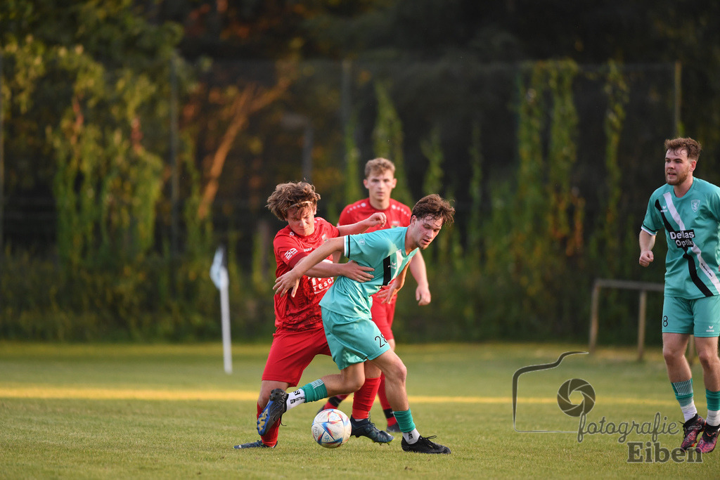 TuS Eversten-SG FriPe | Herren Kreisliga; TuS Eversten (mint)-SG FriPe (rot) am 15.08.2025 in Oldenburg (Sportanlage TuS Eversten), Photo: Philip Eiben 2025 - Realisiert mit Pictrs.com