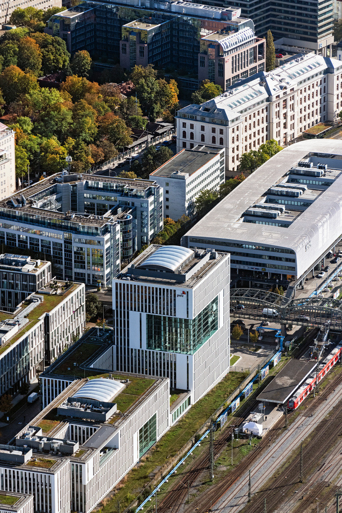 dr__0053976.jpg | MüNCHEN 07.10.2024 Bürogebäude des Verwaltungs- und Geschäftshauses " Skygarden " an der Bernhard-Wicki-Straße im Ortsteil Maxvorstadt in München im Bundesland Bayern, Deutschland. Weiterführende Informationen bei: Burchard Architekten GmbH,  CA Immo Deutschland GmbH,  CA Immobilien Anlagen Aktiengesellschaft,  DS elektrotherm GmbH,  Hadi Teherani Architects GmbH,  fischer + fey Ingenieurgesellschaft mbH. // Office building of the administrative and commercial building "Skygarden" on Bernhard-Wicki-Strasse in the district Maxvorstadt in Munich in the state Bavaria, Germany. Further information at: Burchard Architekten GmbH,  CA Immo Deutschland GmbH,  CA Immobilien Anlagen Aktiengesellschaft,  DS elektrotherm GmbH,  Hadi Teherani Architects GmbH,  fischer + fey Ingenieurgesellschaft mbH. Foto: Daniel Reiter