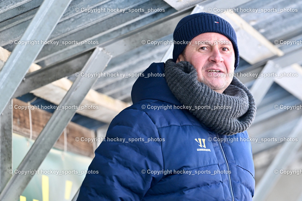 EC Tigers Paternion vs. EC FELD AM SEE/DSG LEDENITZEN | Headcoach EC Tigers Paternion SCHELLANDER Hannes, EC Tigers Paternion vs. EC FELD AM SEE/DSG LEDENITZEN, EC Tigers Paternion vs. EC FELD AM SEE/DSG LEDENITZEN am 04.01.2026 in Paternion (Eislaufplatz Paternion), Austria, (Photo by Bernd Stefan)