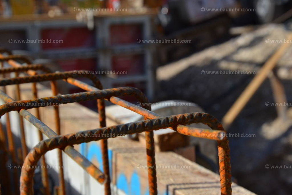 bib-lg04-betonarbeiten-0658 | Nach LV-Leistungsgruppen sortierte Detailfotos über den Bau eines Hauses. Alle Hausbau-Bilder direkt vom Urheber und Autor der Website Haus-Selber-Bauen.com