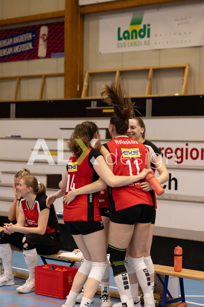 Volleyball I Frauen I Saison 2025-2026 I Volleyball NLA | Women I 1/2 Finals I  VC Kanti Schaffhausen - Sm'Aesch Pfeffingen I 22.03.2026 | Jubel zum Sieg von VC Kanti Schaffhausen - Realisiert mit Pictrs.com