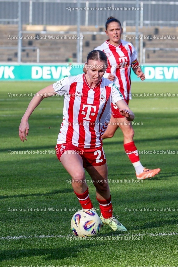xSSCx24012601021 | 24.01.2026, xsscx, Frauen Fussball, 1. FC Koeln - SC Freiburg, 1. Fussball Bundesliga, 15. Spieltag, Franz-Kremer-Stadion, Saison 2025 2026: Martyna Wiankowska (1. FC Koeln #26) DFB regulations prohibit any use of photographs as image sequences and or quasi-video. Photo: xSandraxScherningxPressefotoKochx