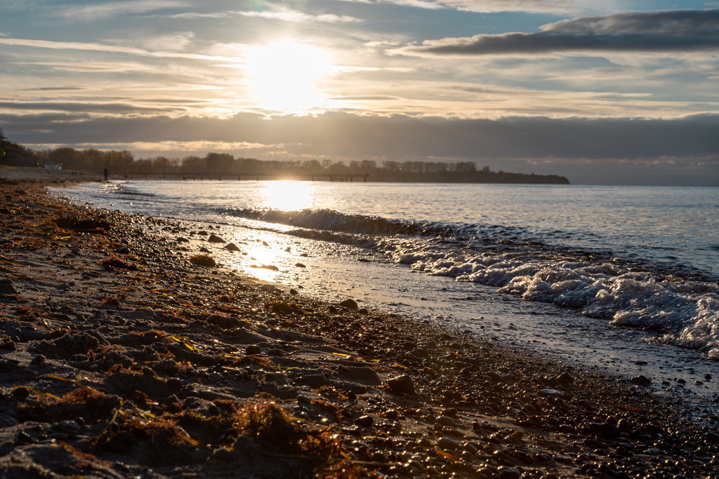 Rerik im Herbst | Ostseestrand von Rerik in Mecklenburg-Vorpommern in der herbstlichen Abendsonne. - Realisiert mit Pictrs.com