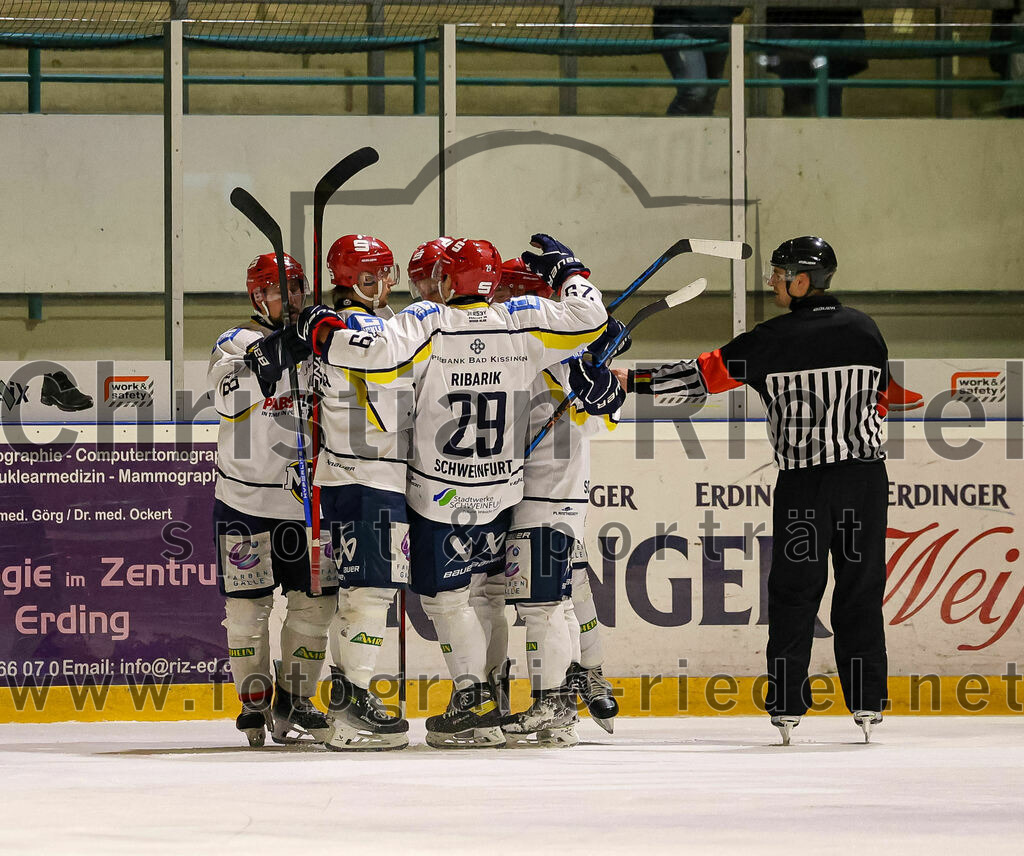 2023-12-26_116_TSV_Erding_gegen_ERV_Schweinfurt | Erding, Deutschland, 26.12.2023:
Eishockey, Bayernliga Vorrunde 2023 / 2024, 20. Spieltag, TSV Erding gegen ERV Schweinfurt, Endergebnis: 9:3

Foto: Christian Riedel / fotografie-riedel.net