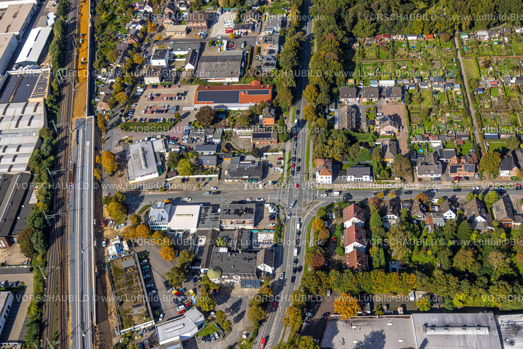 Dinslaken241009081 | Luftbild, Baustelle und Ausbau der Betuweroute und Betuwe-Linie Eisenbahnstrecke, Straßenkreuzung Weseler Straße Bundesstraße B8 und Hedwigstraße Luisenstraße, Bruch, Dinslaken, Ruhrgebiet, Nordrhein-Westfalen, Deutschland