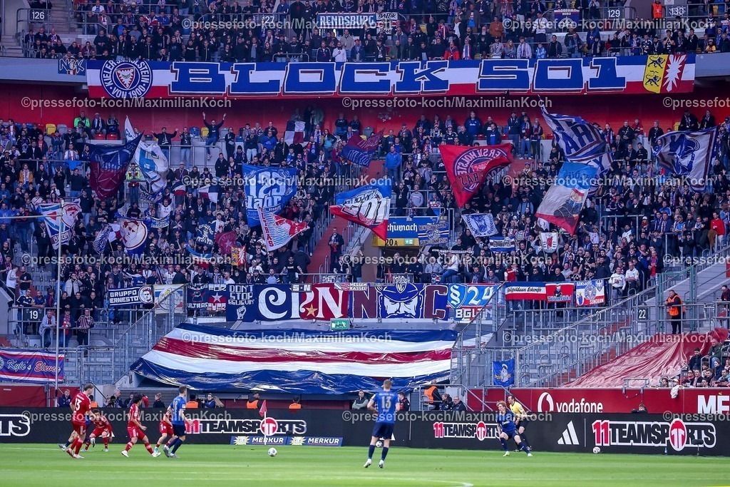 F9510042601028 | 10.04.2026, Fußball, Fortuna Düsseldorf - Holstein Kiel, 2. Fußball Bundesliga, Herren, Merkur Spiel-Arena, 29. Spieltag, Saison 2025 2026: Feature Gästeblock Fans Zuschauer Gästefans Block Fußballfans Atmosphäre  DFB regulations prohibit any use of photographs as image sequences and or quasi-video.