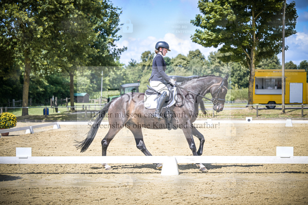 DOS_5091 | Entdecke hochwertige Reitturnierfotos von Foto Oger. Professionell, emotional und authentisch – jetzt Lieblingsmomente im Shop bestellen. - Realisiert mit Pictrs.com