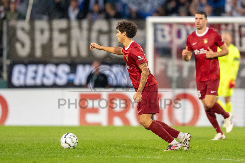 SG Sonnenhof Großaspach vs. Arminia Bielefeld, Fussball, DFB-Pokal, 1. Runde, 22.08.2026 | Franz Bleicher (SG Sonnenhof Großaspach, #04),SG Sonnenhof Großaspach vs. Arminia Bielefeld, Fussball, DFB-Pokal, 1. Runde, 22.08.2026,DFB regulations prohibit any use of photographs as image sequences and/or quasi-video