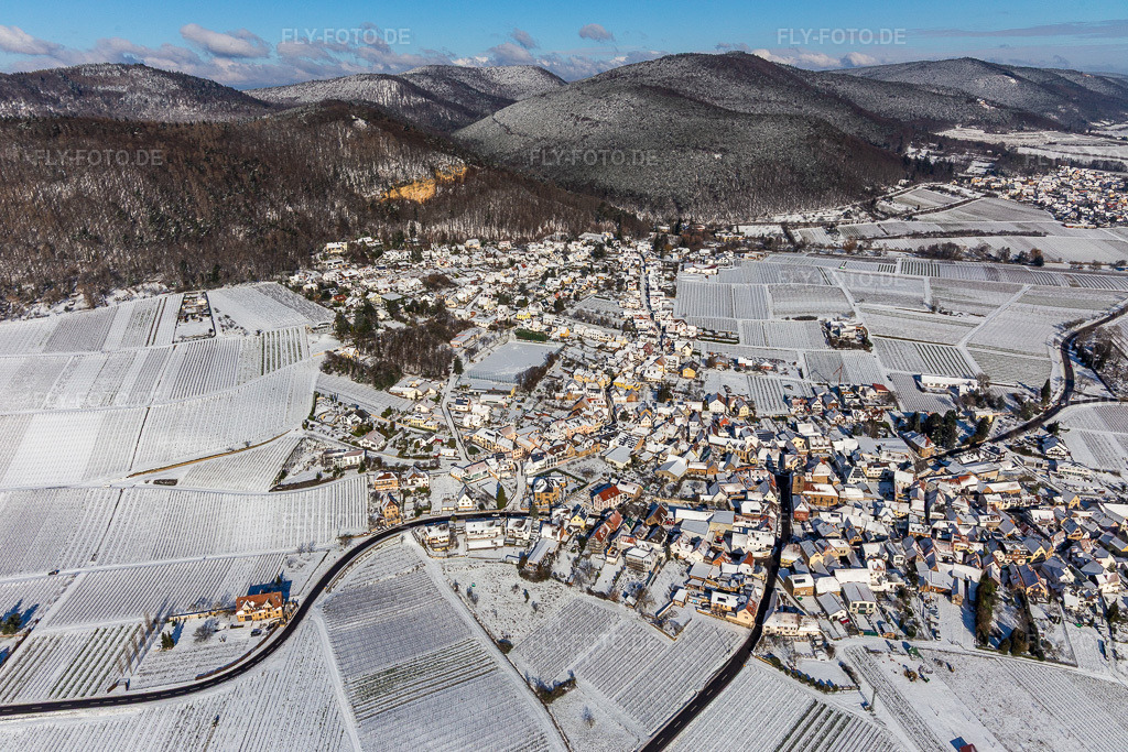 Luftbild: Winterluftbild im Schnee in Frankweiler im Bundesland Rheinland-Pfalz in Deutschland. Foto: IMG_124499.jpg vom 11.02.2021 durch Werner Riehm/FLY-FOTO.de