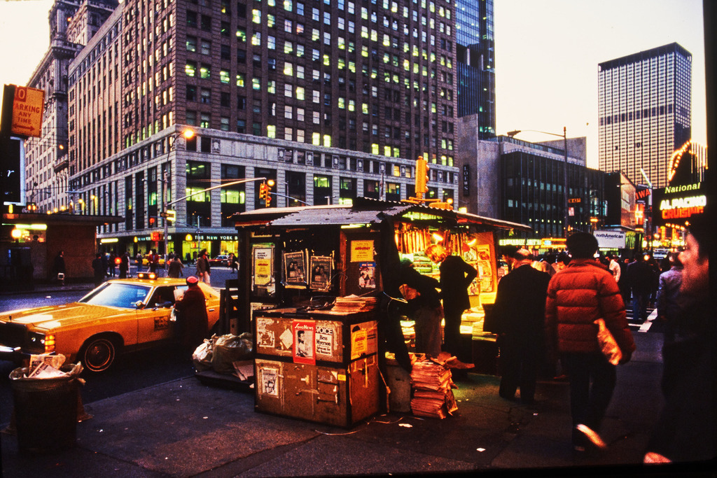 05USA_NYC_sreet_1980_9698 | Beegebilder online. 
BIldarchiv von Beege Fotodesign mit ausgewählten Werken, die sich besonders gut für die Dekoration Ihrer Räume oder Wände eignen. 