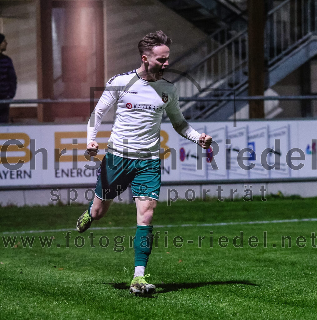 2024-03-28_096_FC_Schwaig_gegen_VfB_Forstinning | Oberding, Deutschland, 28.03.2024:
Fußball, Landesliga Südost 2023 / 2024, 27. Spieltag, FC Schwaig gegen VfB Forstinning, Endergebnis: 2:1

Leon Roth (FC Schwaig, #21)

Foto: Christian Riedel / fotografie-riedel.net