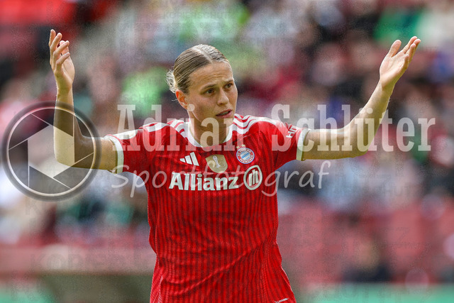 14.05.2026, GER, Fussball, Frauen, DFB-Pokal, Finale, Saison 2025/2026, VfL Wolfsburg - FC Bayern München | Klara Bühl (Bayern) gestikuliert, Gestik und Mimik