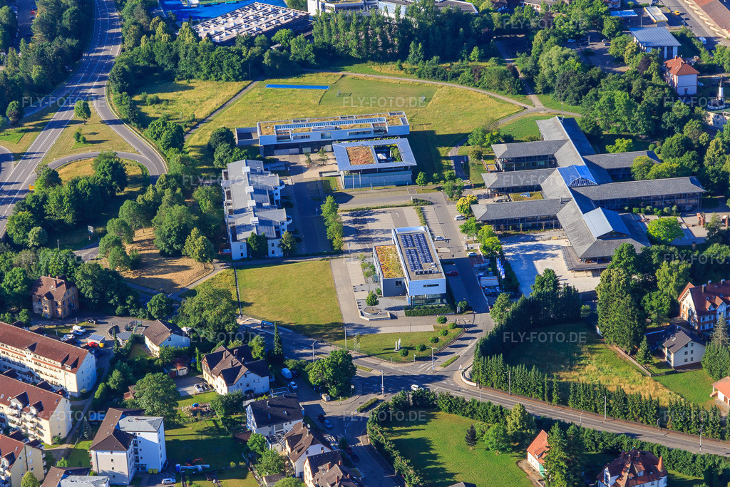 Luftbild: Landratsamt Schwarzwald-Baar-Kreis, Südwestmetall - Verband der Metall- und Elektroindustrie Bezirksgruppe Schwarzwald-Hegau, Arbeitsgericht Villingen-Schwenningen und Deutsche Bundesbank - Filiale Villingen-Schwenningen im Ortsteil Villingen in Villingen-Schwenningen im Bundesland Baden-Württemberg in Deutschland.Foto: IMG_149228.jpg vom 29.06.2025 durch Werner Riehm/FLY-FOTO.deUntitled DocumentSchwarzwald-HegauARBG-VILLINGEN-SCHWENNINGEN.DEWWW.BUNDESBANK.DE