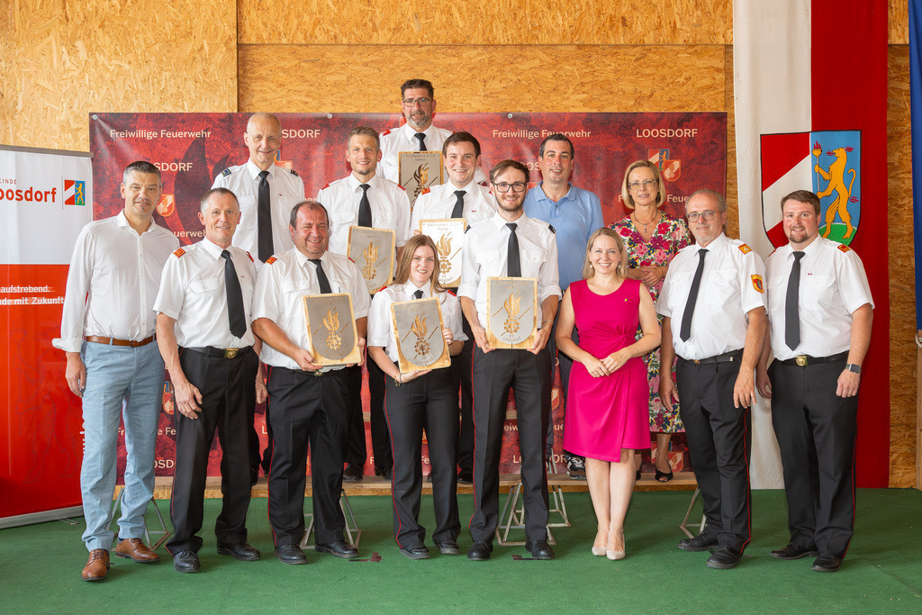 Geehrtengruppe_003 | Festakt FF-LOOSDORF - GRUPPENFOTO der ausgezeichneten HELFER bzw. Organisationen - DANKE für Hilfsleistungen und Unterstützungen bei der Hochwasserkatastrophe in Loosdorf im September 2024
