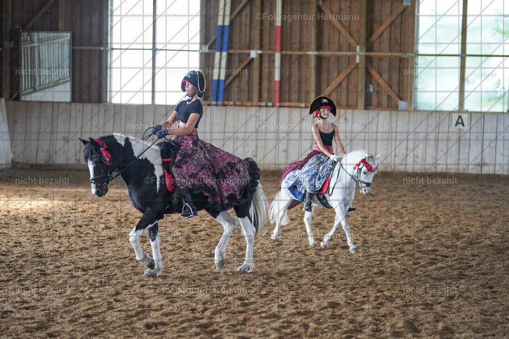 20230917-FAH09825 | Landsberg am Lech, 2023, Kaufbeuren, Kempten, Allgäu, Turnierfotografen Bayern, Fotoagentur Herrmann, Turnierbilder, Reitsport Fotos, Pferdefotograf, Augsburg, Bad Tölz, Dachau, Karlsfeld, Memmingen, Buchloe, Schwabmünchen