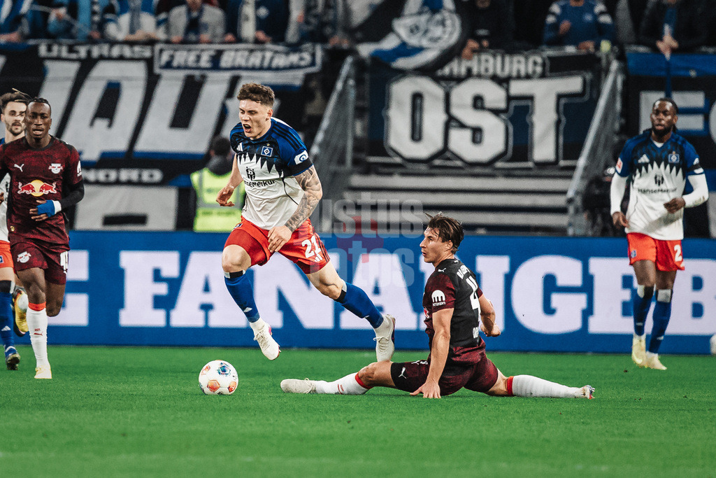 Fußball | Männer | Saison 2025/2026  | Fußball-Bundesliga | 16. Spieltag | FC St. Pauli vs. RB Leipzig | 27.01.2026 | v.l. Nicolai Remberg (#21, HSV) gegen Willi Orban (#4, RB Leipzig)