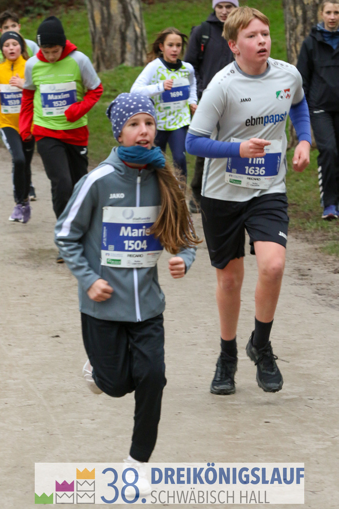 1700m Stadtwerke Jugendlauf | 3 Koenigslauf 2024 1700m Stadtwerke Jugendlauf - Realisiert mit Pictrs.com