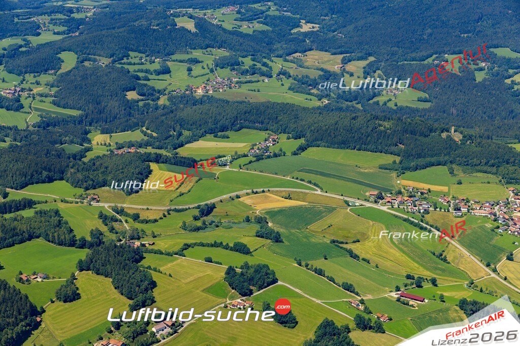 Die Luftaufnahme Altnußberg - Geiersthal wurde 2022 vom Flugzeug aus (keine Drohne) erstellt. Hohe Auflösung -für große Poster und Wandbilder geeignet - Garantiert!