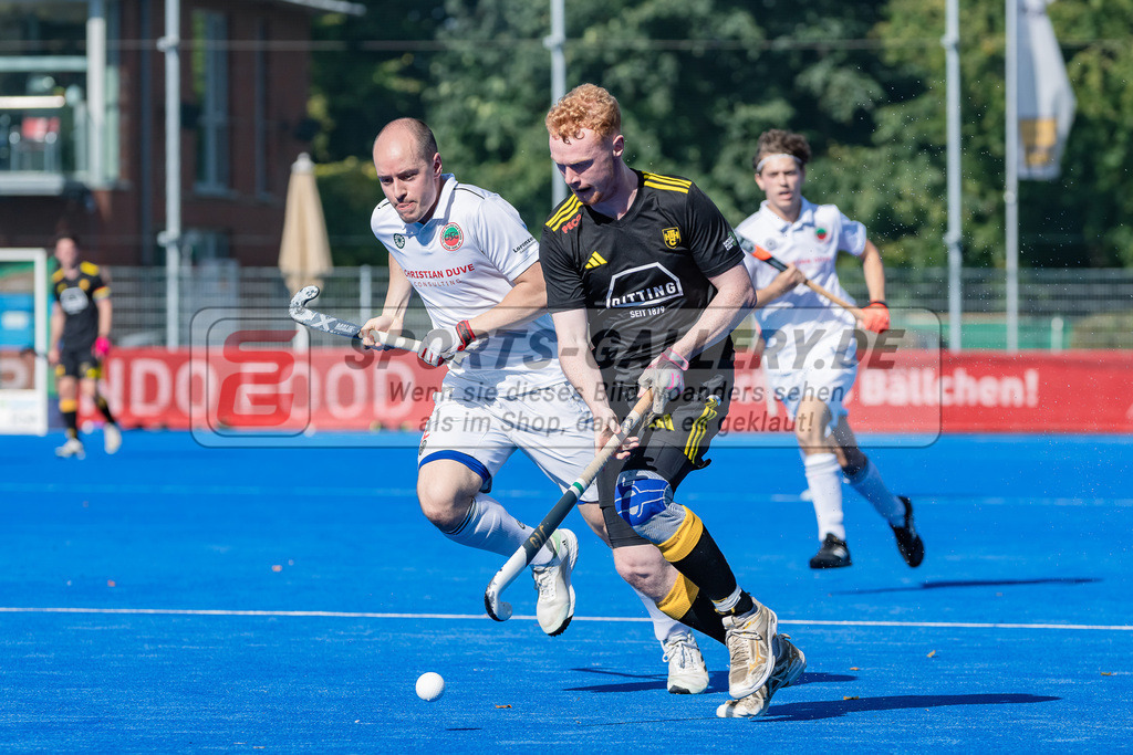 HK_20231001_104996 | 1.Bundesliga Herren Crefelder HTC - Harvestehuder THC am 1.10.2023 CHTC, Krefeld , Ehling Jonathan ( Crefelder HTC #22 ) , Abdrew Mcconnell ( Harvestehuder THC )