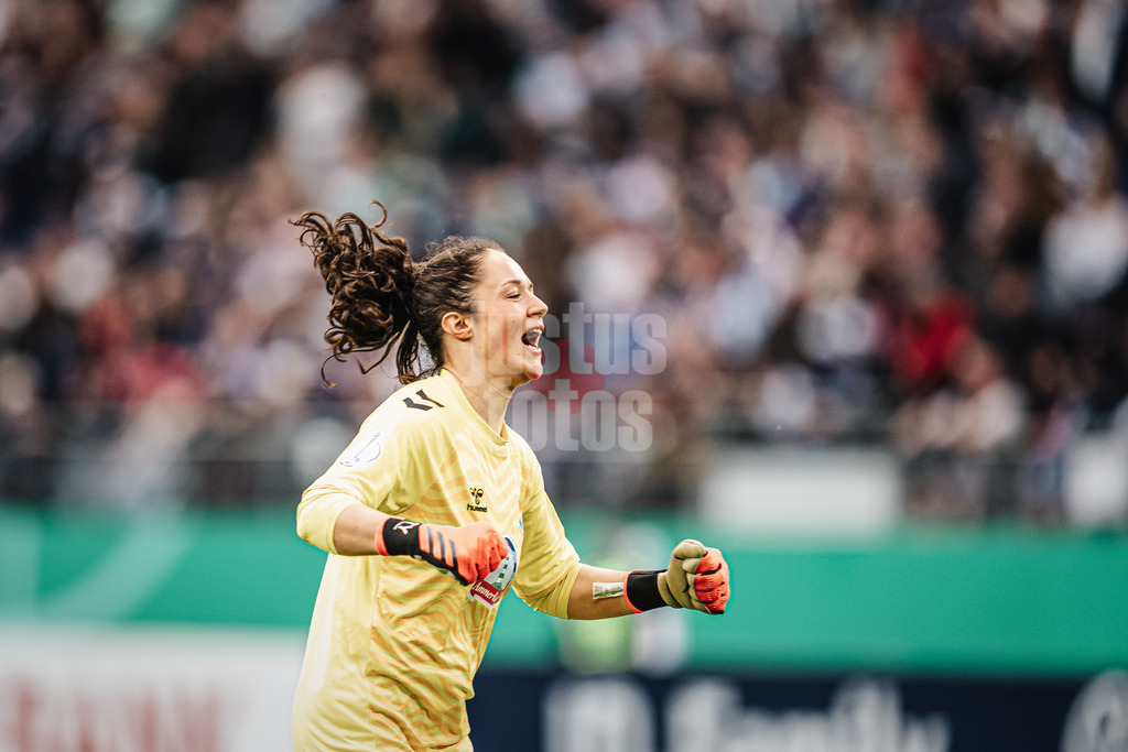 Fußball | Frauen | Saison 2024/2025  | DFB-Pokal der Frauen | Halbfinale | Hamburger SV vs. Werder Bremen | 23.03.2025 | Sophie Weidauer (#9, Werder Bremen) jubelt nach dem Tor