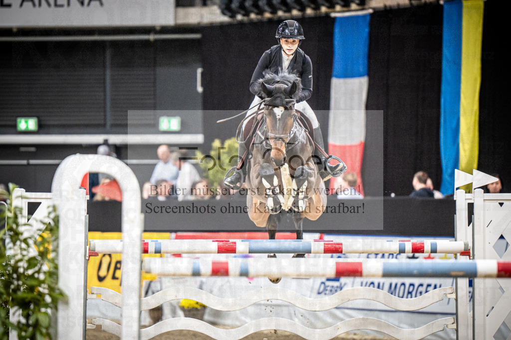 DOS_1198 | Entdecke hochwertige Reitturnierfotos von Foto Oger. Professionell, emotional und authentisch – jetzt Lieblingsmomente im Shop bestellen.Deutschlandweite Turnierfotografie. - Realisiert mit Pictrs.com