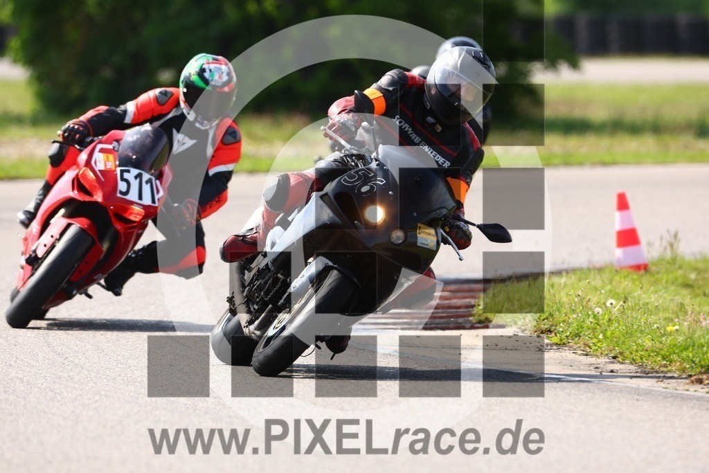 0056-20250427_01090 | Schöne Erinnerungen an spannende Momente - das festzuhalten ist unser Job. PIXELrace.de ist seit 2003 auf den Rennstrecken Europas unterwegs um die Action draußen beim Fahren und die wunderbare Stimmung imm Fahrerlager für euch einzufangen.