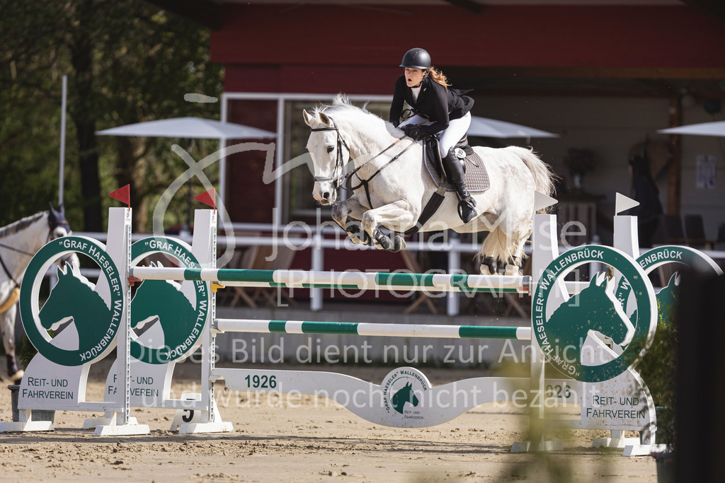 260503_Spenge_7_M2-Spr-m-steig-Anf-740 | Deine schönsten Turniermomente als professionelle Fotos! Entdecke hochwertige Pferdesport-Fotografie im Online-Shop. Jetzt Fotos finden & bestellen!